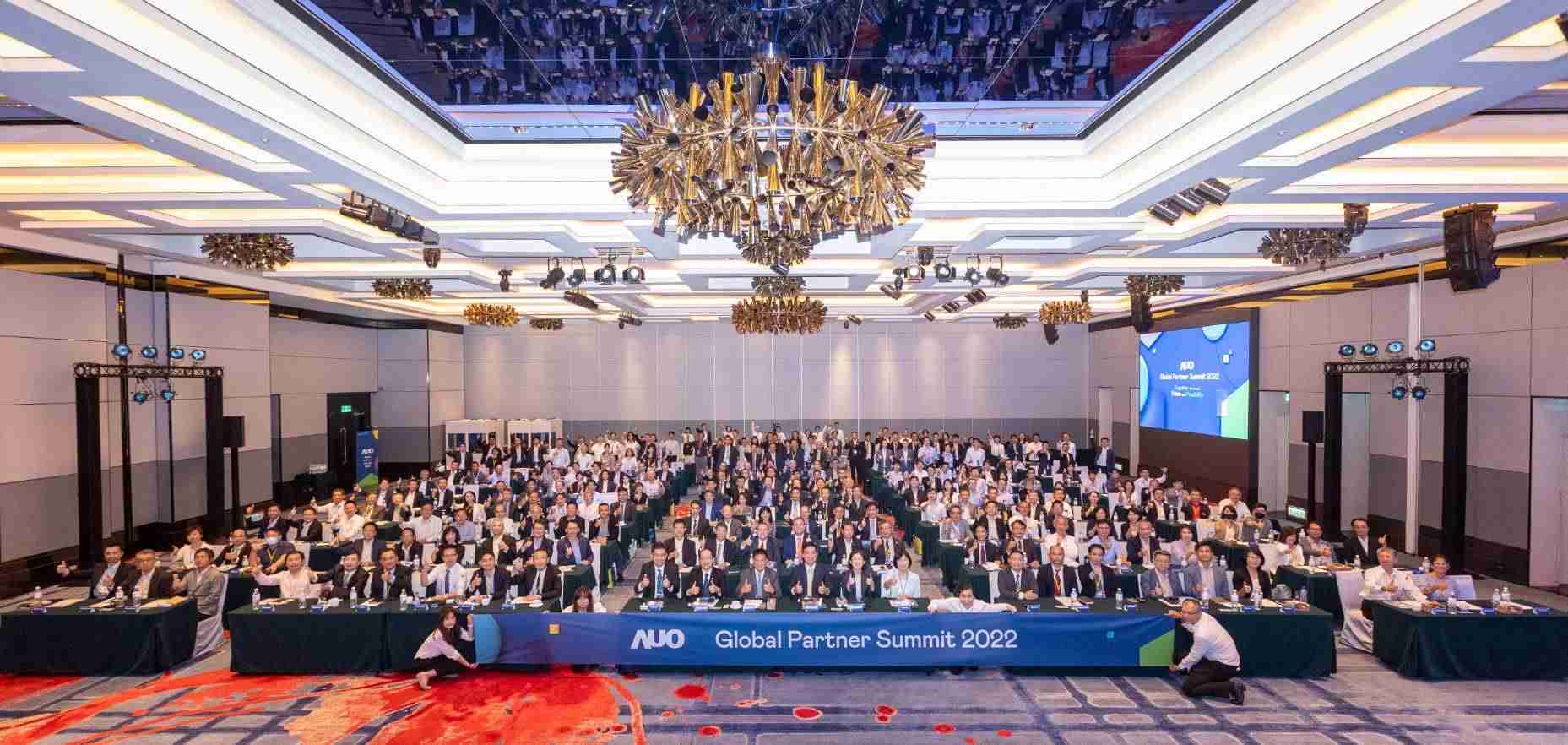 友達推動「安心、、、、創新、、用心、、、同心、、、、盡心」五星職旅，，，，為菲籍員工打造全方位照護，，，，首度贏得「人權實踐與發展領袖獎」殊榮